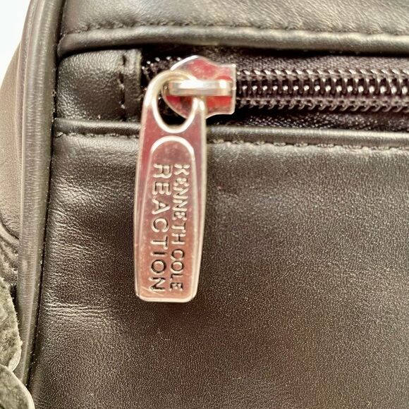 BLACK LEATHER TOILETRY CASE BY KENNETH COLE - Picture 3 of 5